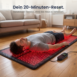 Dein 20-Minuten-Reset – Mann liegt auf der Solvana Pad Rotlicht-Ganzkörpermatte
